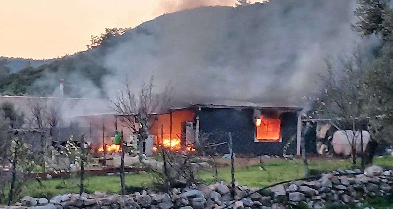 Bodrum’da prefabrik ev küle döndü