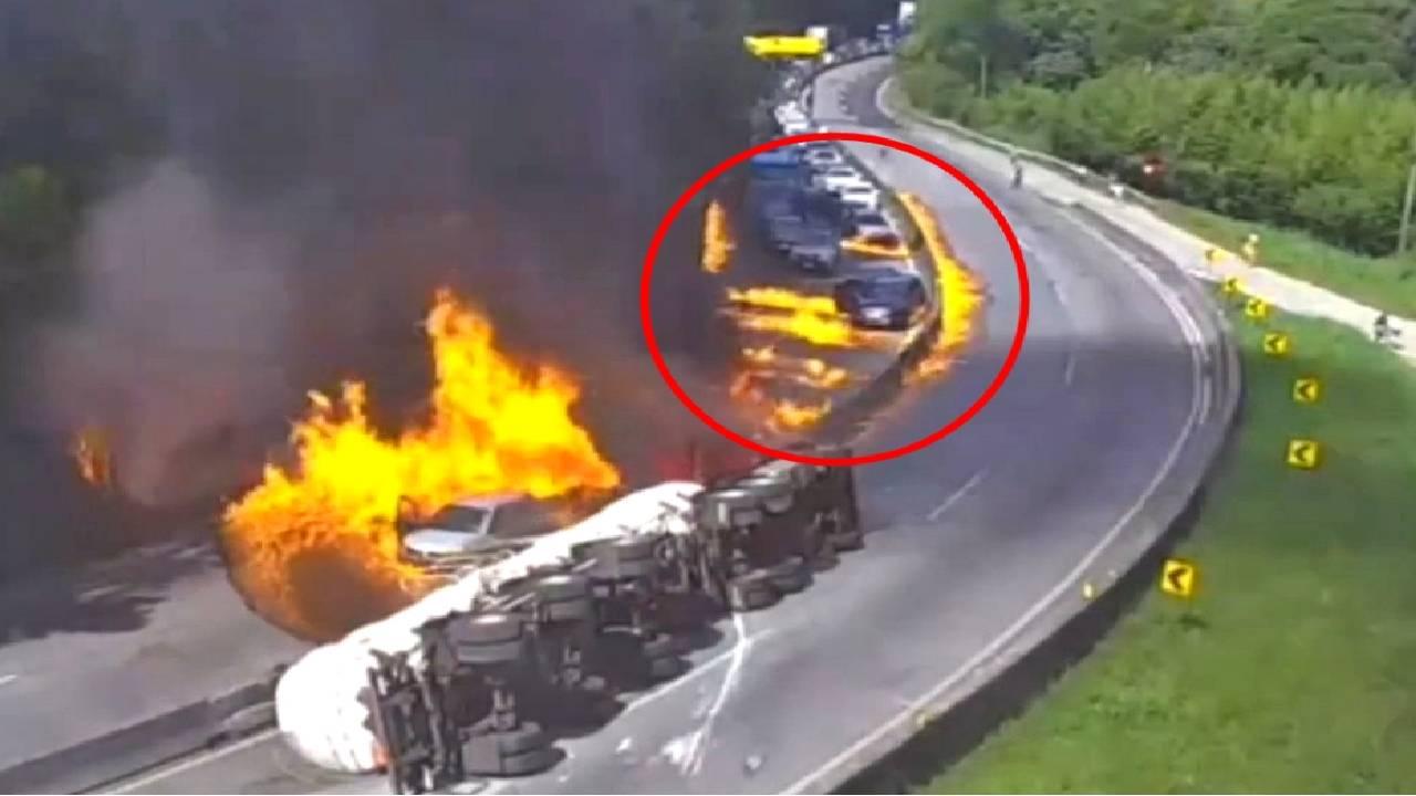 Brezilya’da tanker devrilerek alev aldı, araçlar alev topunun içinde kaldı