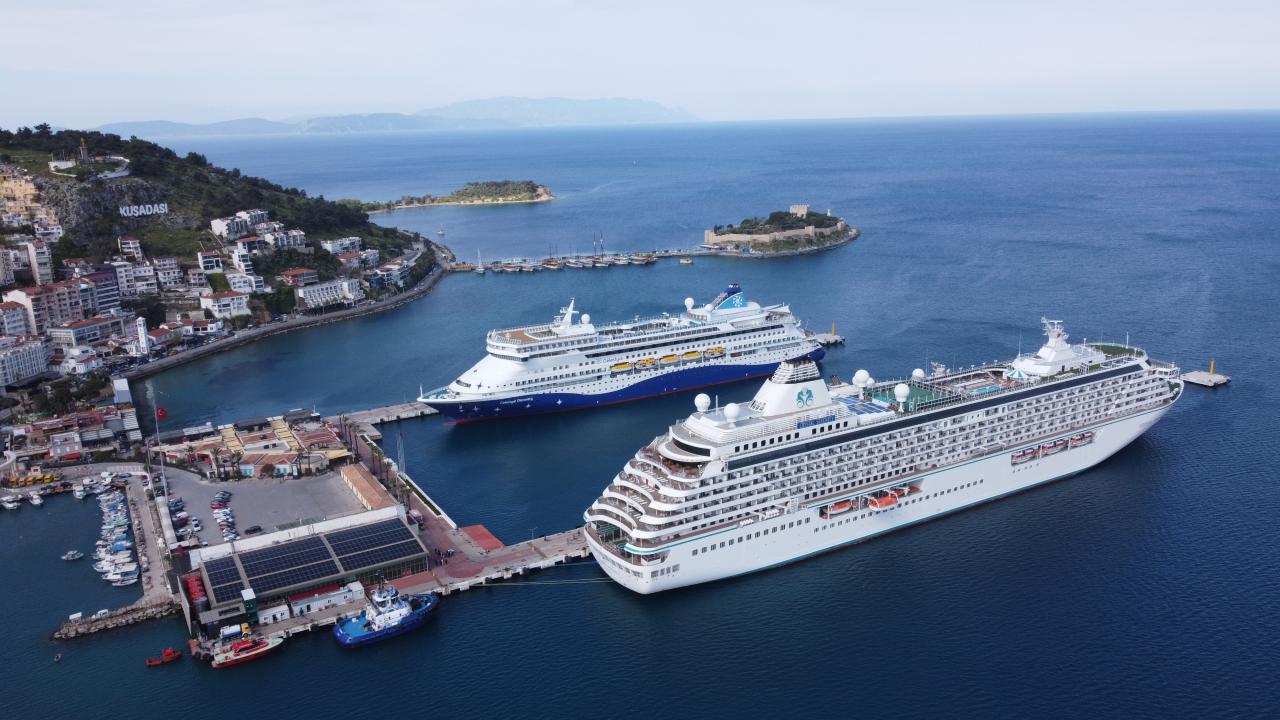 Kuşadası’na 3 kruvaziyerle 1657 turist geldi